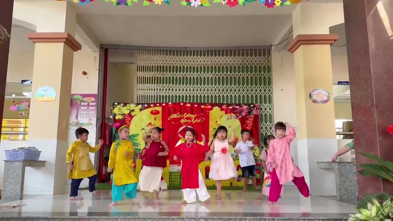 Thiên Kim múa tết 2026