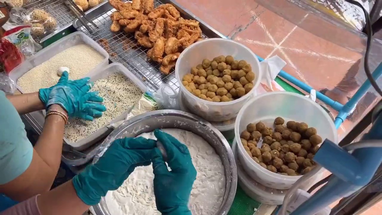 Thai Fried Sesame Seed Balls / Street Food 2020/ Bangkok Thailand