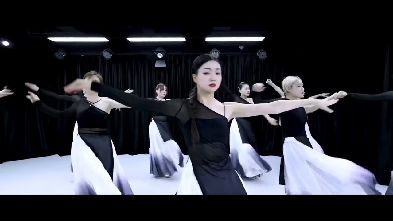 Múa Hoắc Nguyên Giáp