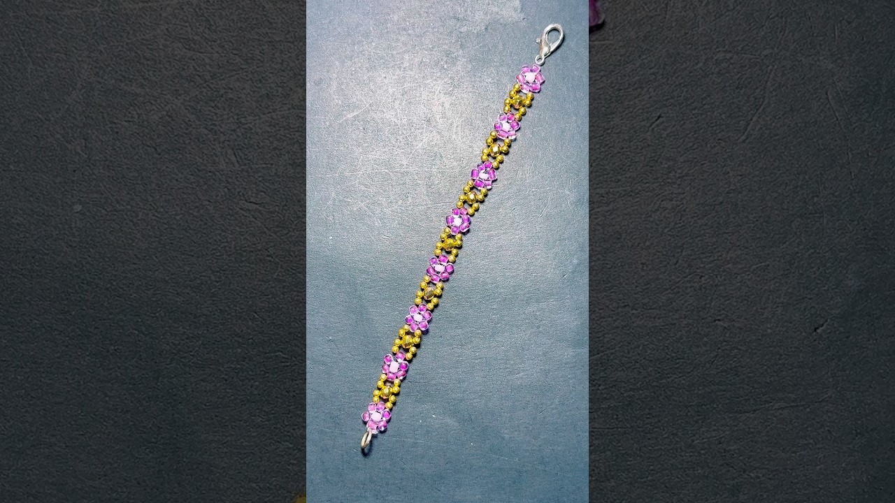 Watch me make this Daisy Elegant Bracelet with beads! 