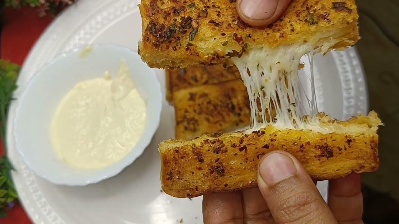 Cheese Garlic Bread Recipe | How to Make Garlic Bread at Home | Laziz Lamhe