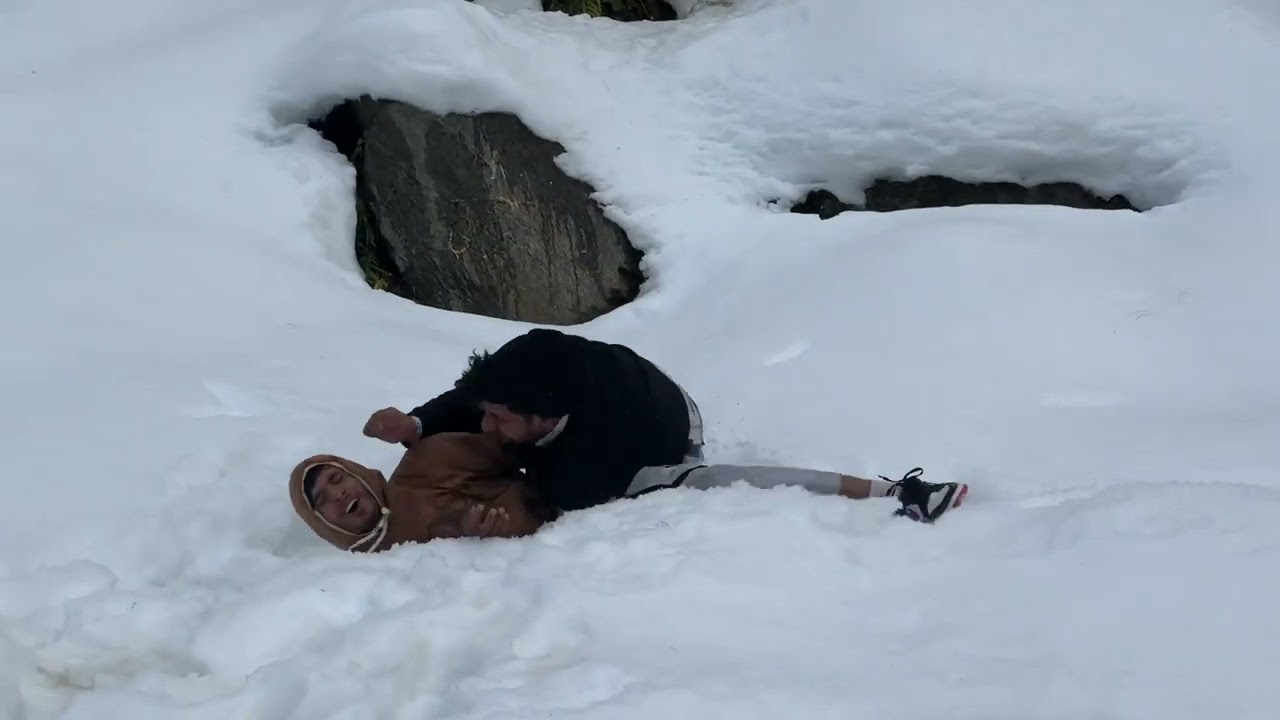 Barf ka maza he alag hai 😂 #trending #vlog