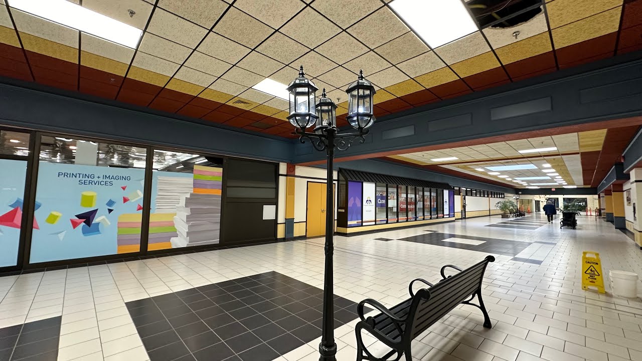 Victoriaville Centre (Thunder Bay, ON) - to be demolished in 2024 (now 2025)