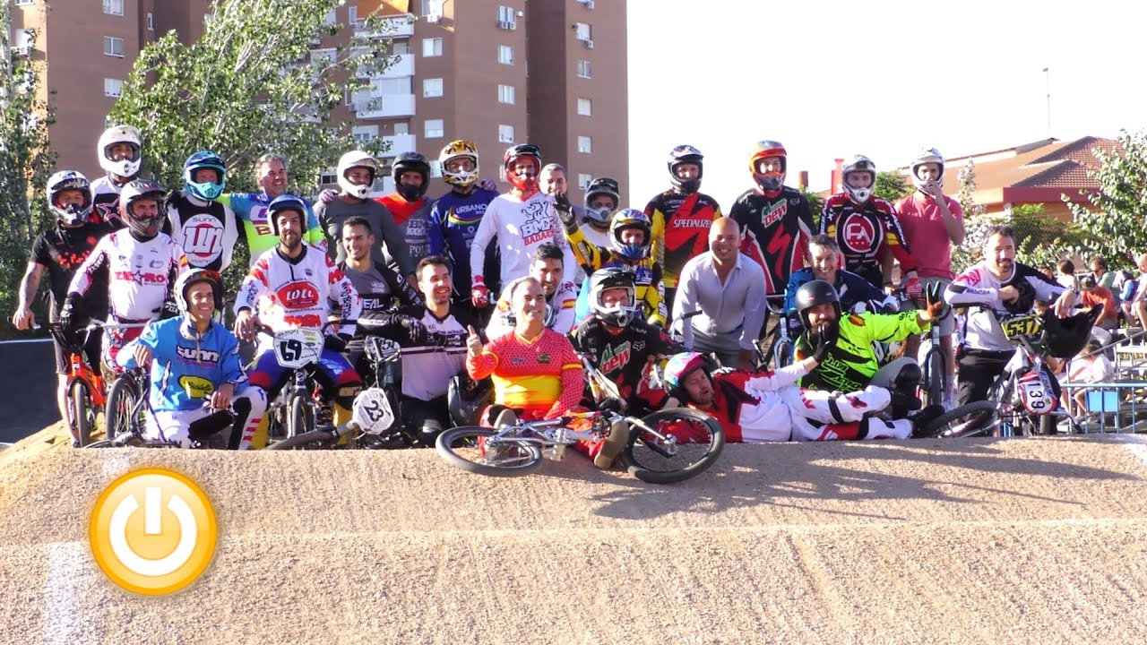 Badajoz rinde homenaje a sus campeones del BMX