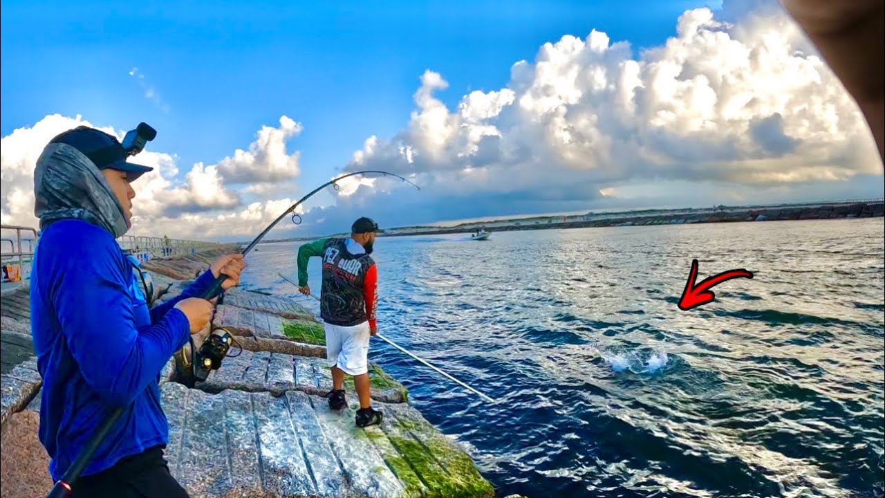 Throwing HUGE LURES For Big FISH! Corpus Christi, TX