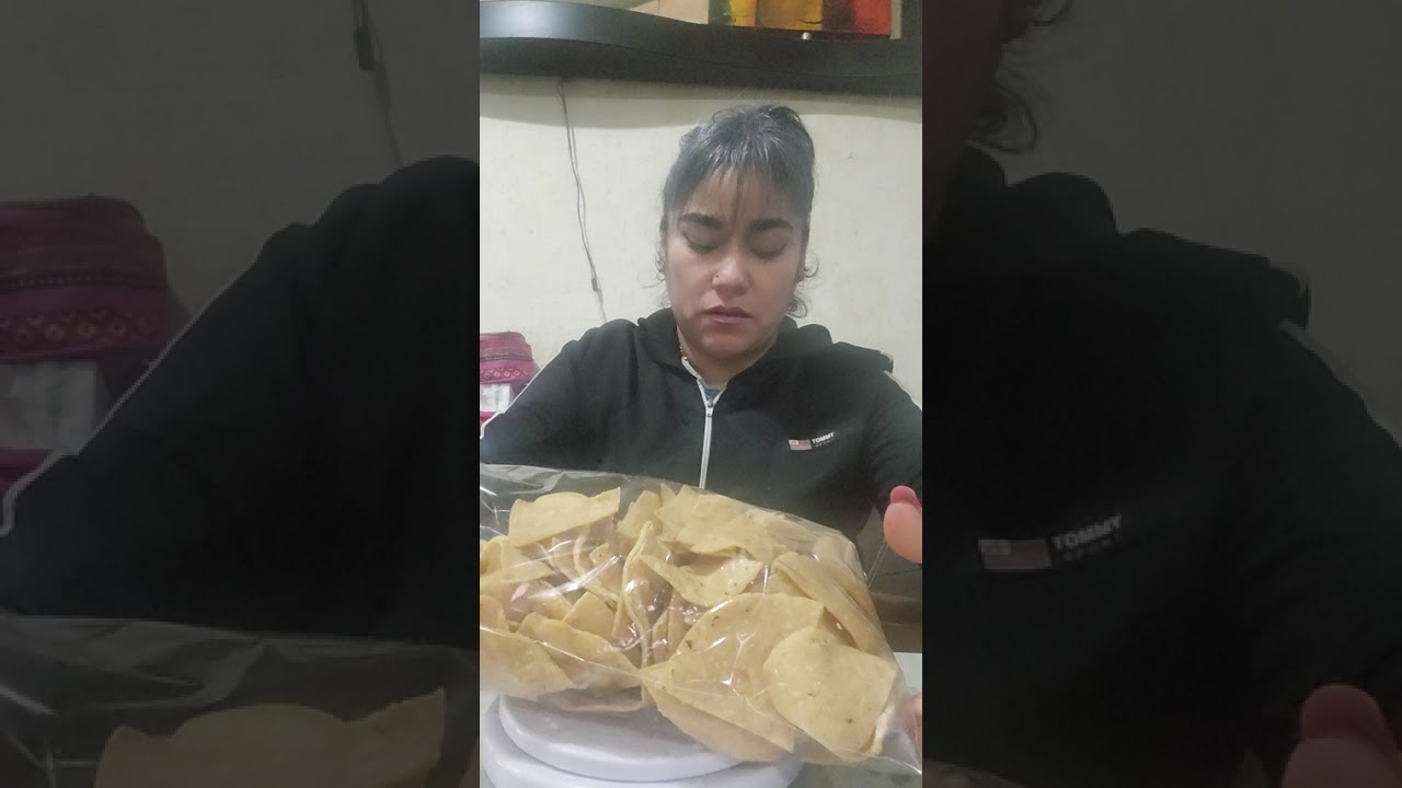 Asi endo unos ricos totopos  😋😋😋