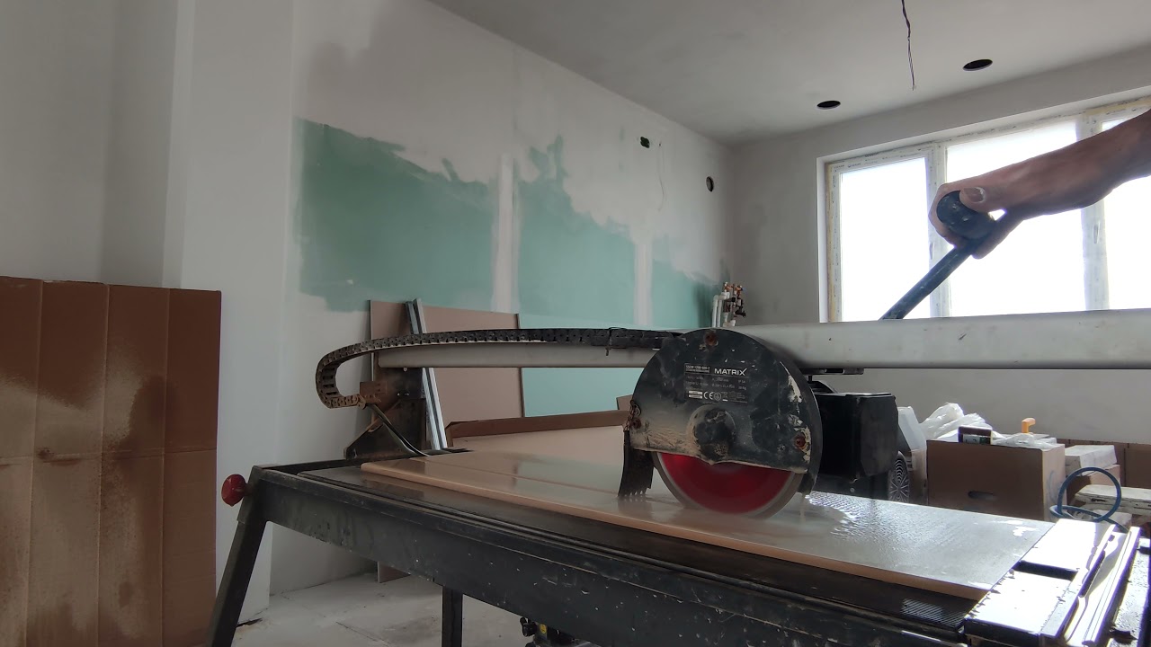 Mașină de tăiat faianță / gresie cu apa.