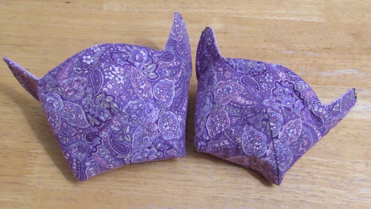 Spacious face mask with nose pads and filter
