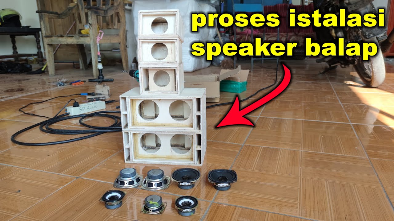 proses pemasangan speaker ke box speaker sound miniatur balap