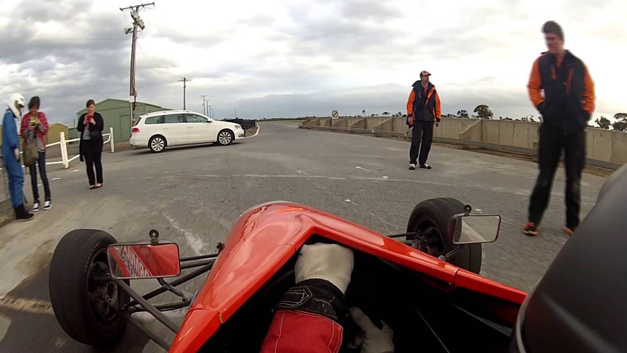 Drift Panda's year off - Isuzu Piazza hillclimb, Geminats, Formula Ford 2013