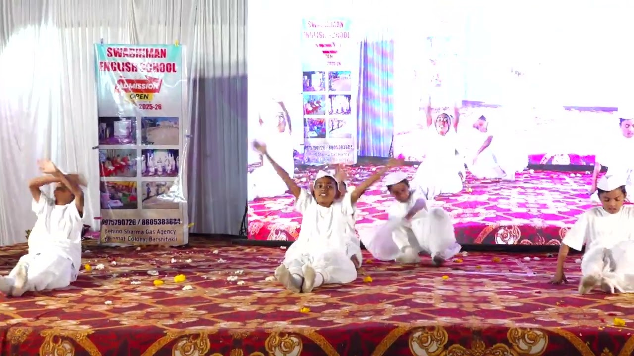 FUNNY DANCE PERFORMANCE 