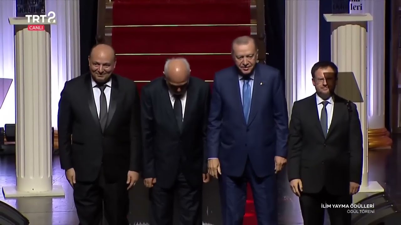 İlim Yayma Ödülleri Büyük Ödülü Ankara Yıldırım Beyazıt Üniversitesi Prof. Dr. Özcan EREL’e