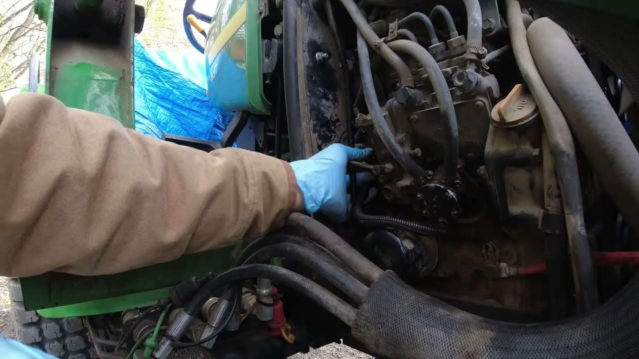 Трактор John Deere 4300 не заводится, устранена проблема с топливным соленоидом, простое решение
