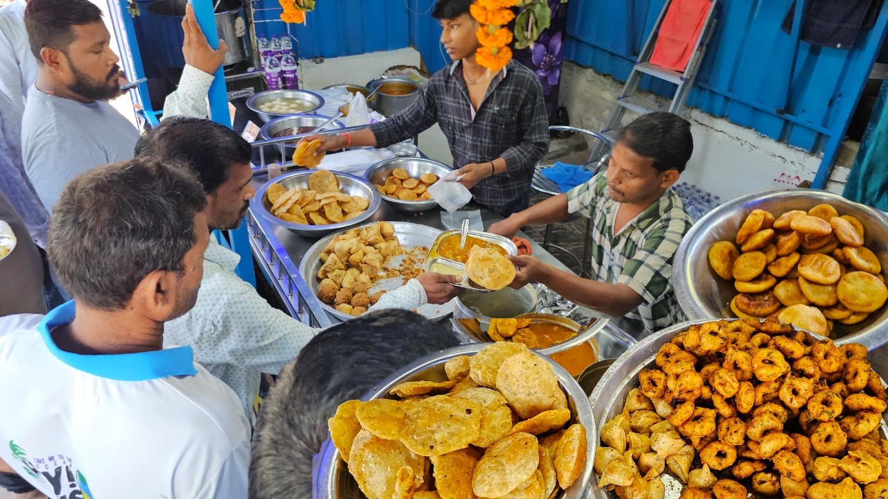 Highest Selling Breakfast In Bhubaneswar | 10 Item in One Plate 30₹/-  Street Food India