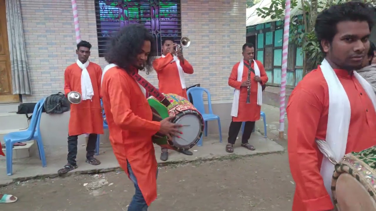 নিউ আকাশ ব্যান্ড পার্টি হাজিগঞ্জ বলাখাল ০১৮১৯৮৬-৫২৩৫  