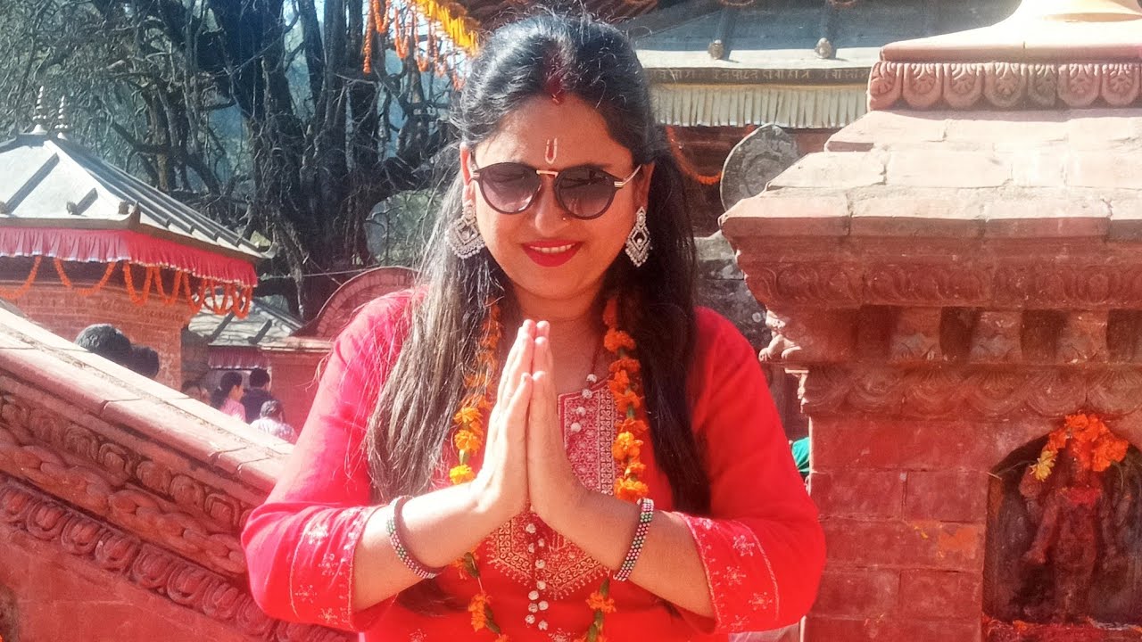 साथिहरु संग रमाइलो गर्दै टोखाको बज्रयोगिनी मन्दिर दर्शन गरियो।