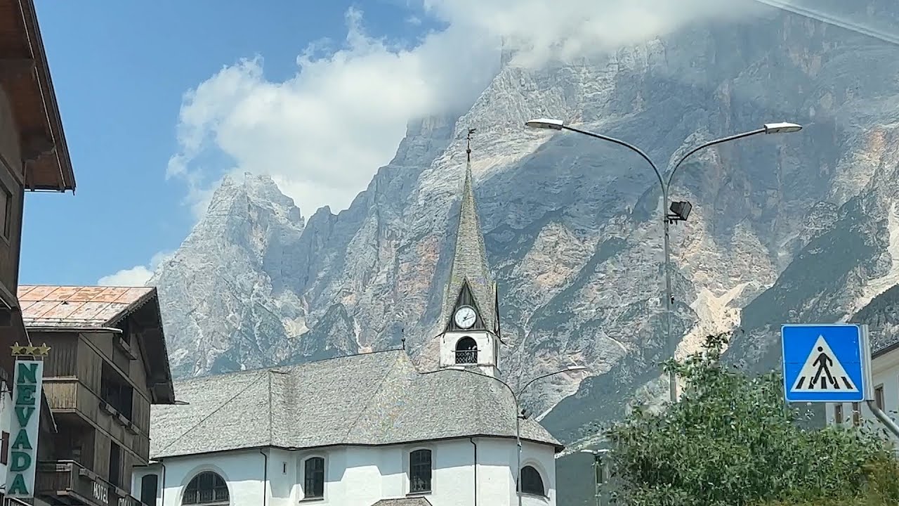 Driving thru San Vito di Cadore & San Vito towards Pragser Wildsee (Dolomites - Italy) [4K UHD]
