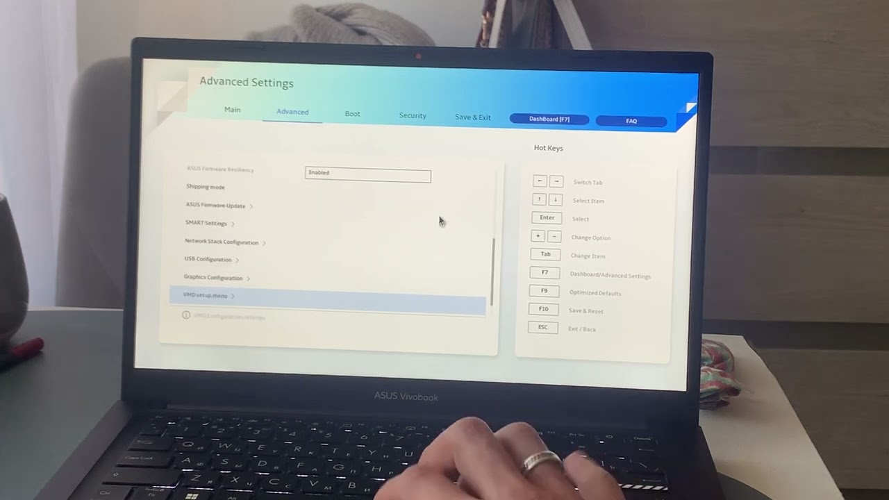 ASUS Vivobook не видит SSD при установке Windows 11
