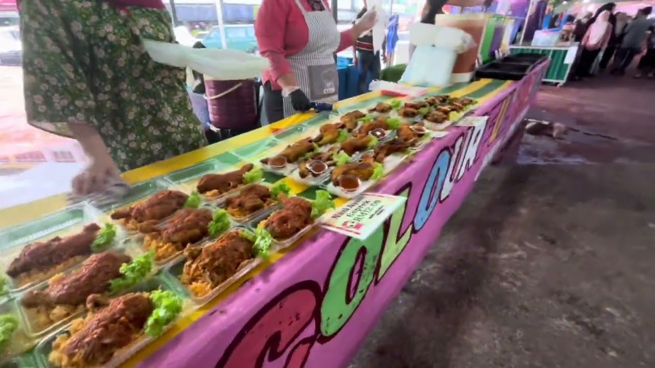 Suasana Di Bazar Ramadhan Desa Ilmu Kota Samarahan