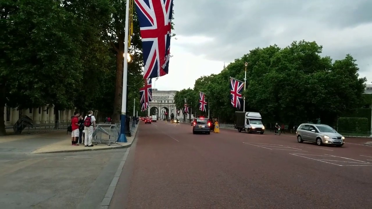 The Mall - A Very British Road in London! (Westminster, London)