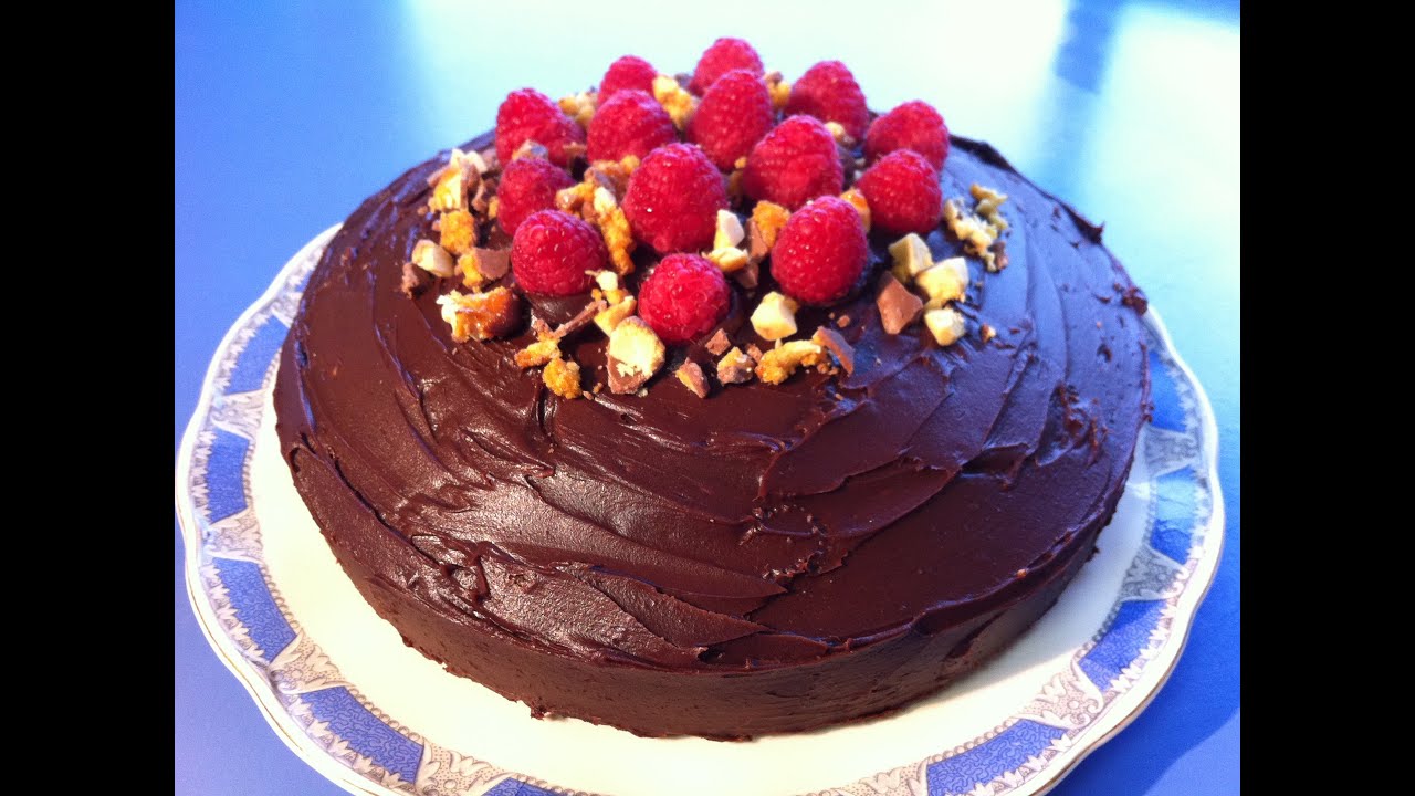 HOW TO MAKE THE BEST CHOCOLATE CAKE