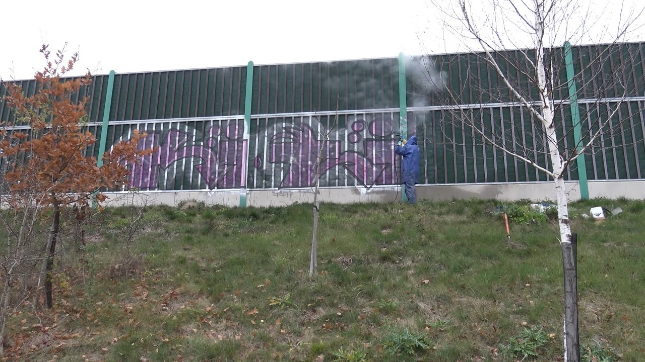 AGS 2+ i AGS 60 - usuwanie graffiti z ekranu akustycznego Zielona Ściana