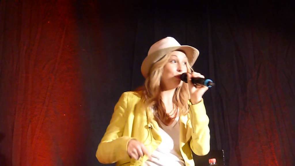 Candice Accola at BloodyNightCon Brussel tells a prank 'the banana story' with Michael Trevino