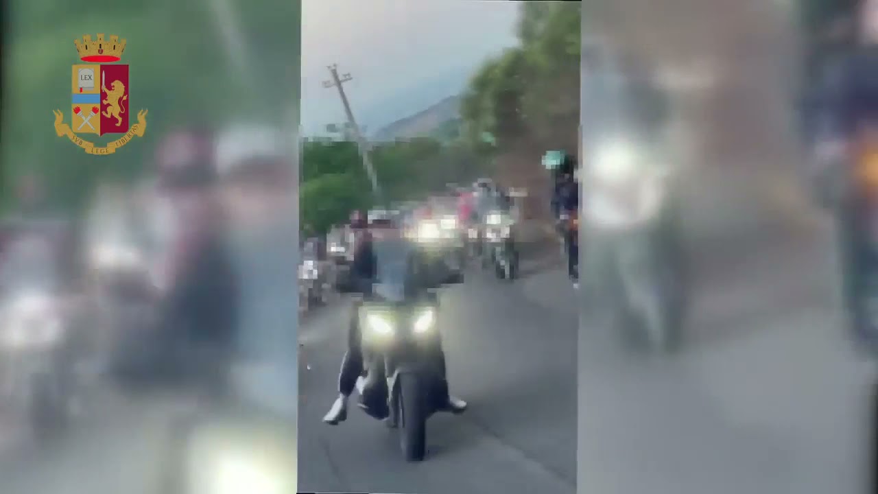 Catania: Corsa clandestina di cavalli a tutta velocità seguita da un corteo di moto