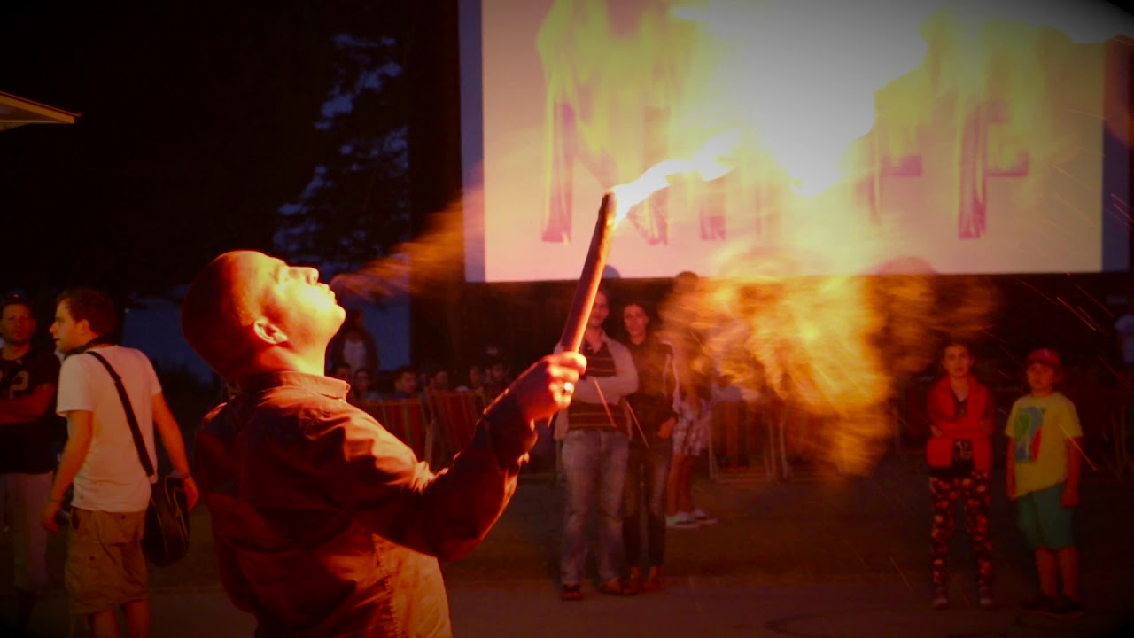 AaRoNiK - Cracheur de feu / Fire eater, 100% natural - NIFFF 2015