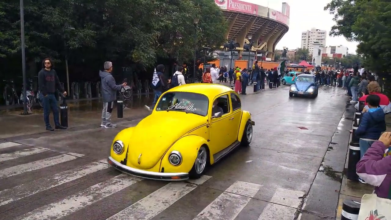 Salida de la Caravana por el día internacional del Vocho