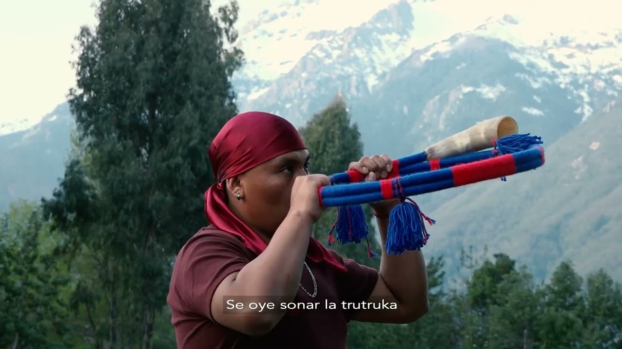 Kiñe Chalin, un saludo en español