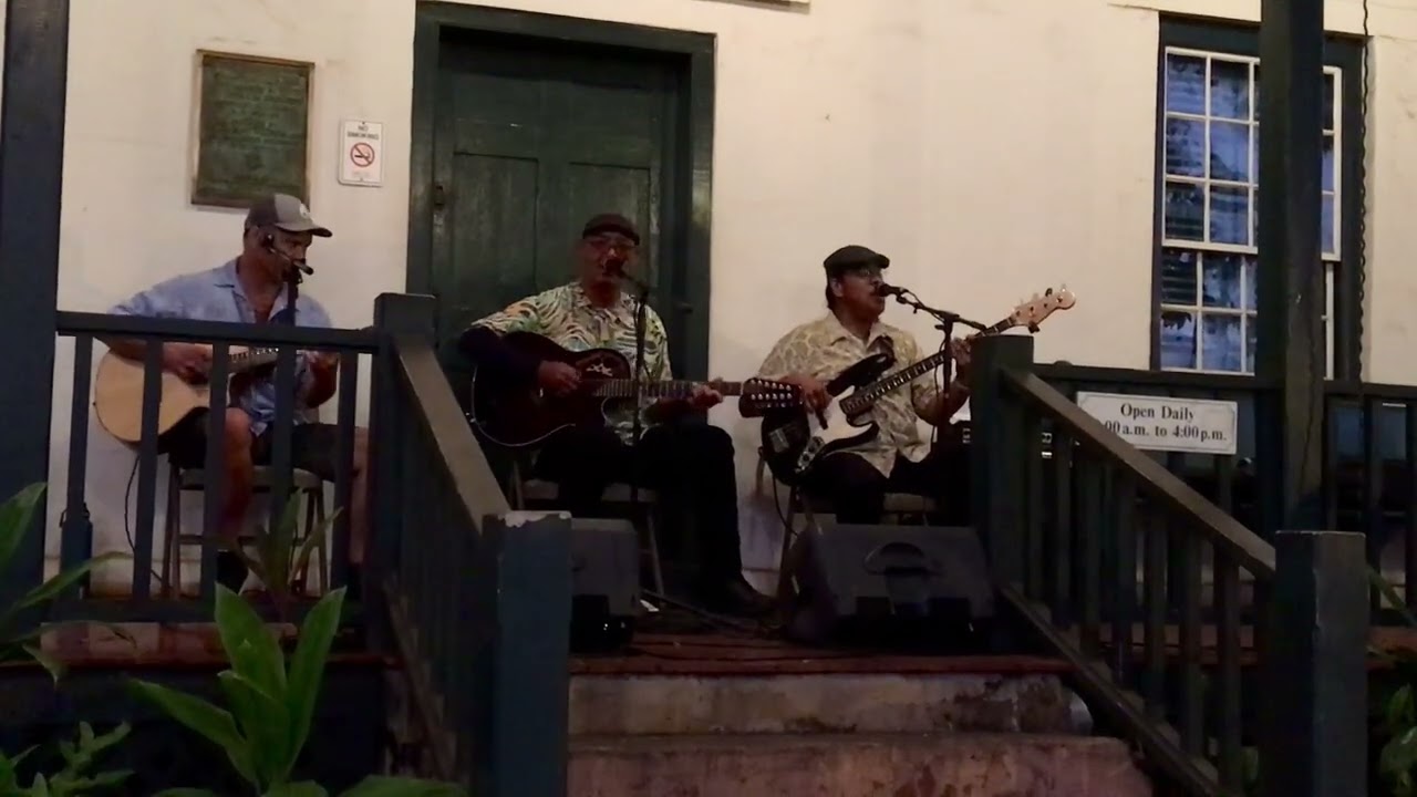 Mike Kaawa and friends in Lahaina