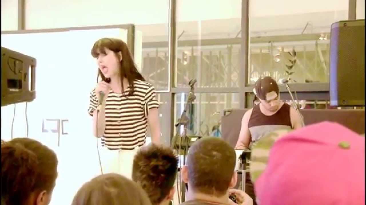 Kimbra - The Magic Hour (Live @ Graffiti 'The Golden Echo Art Exhibition')