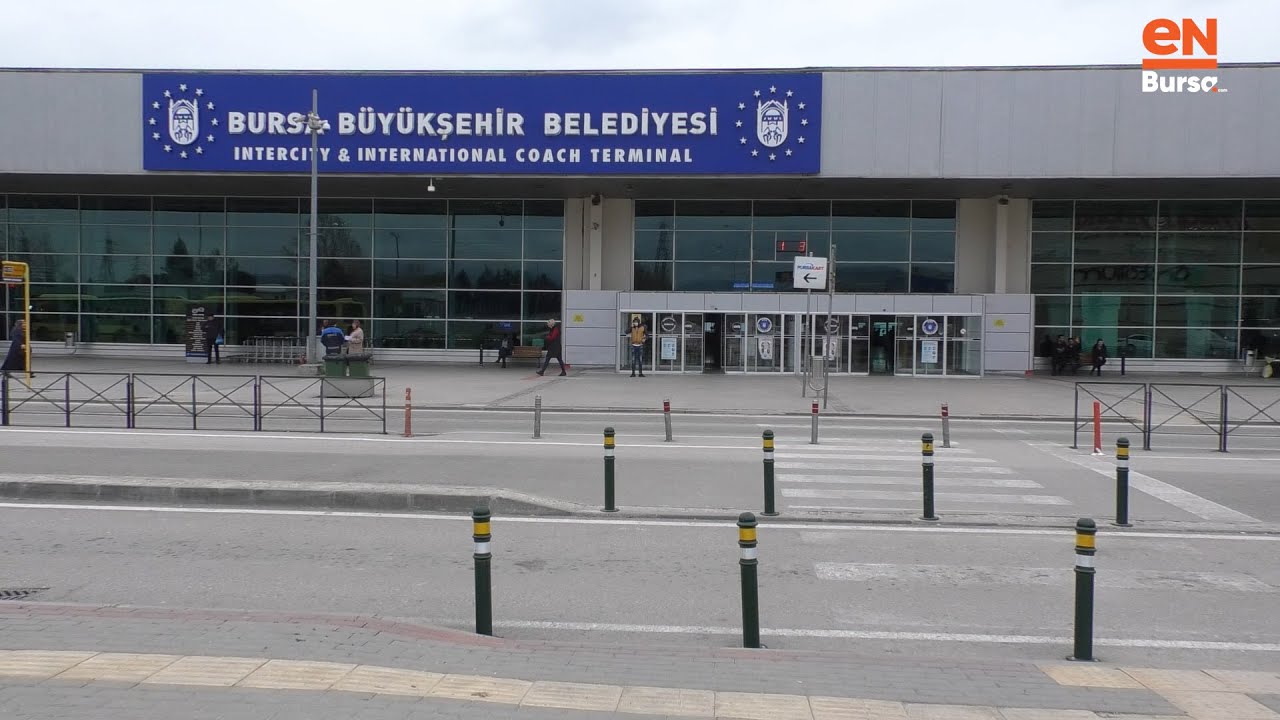 Bursa Terminali'nde in cin top oynuyor