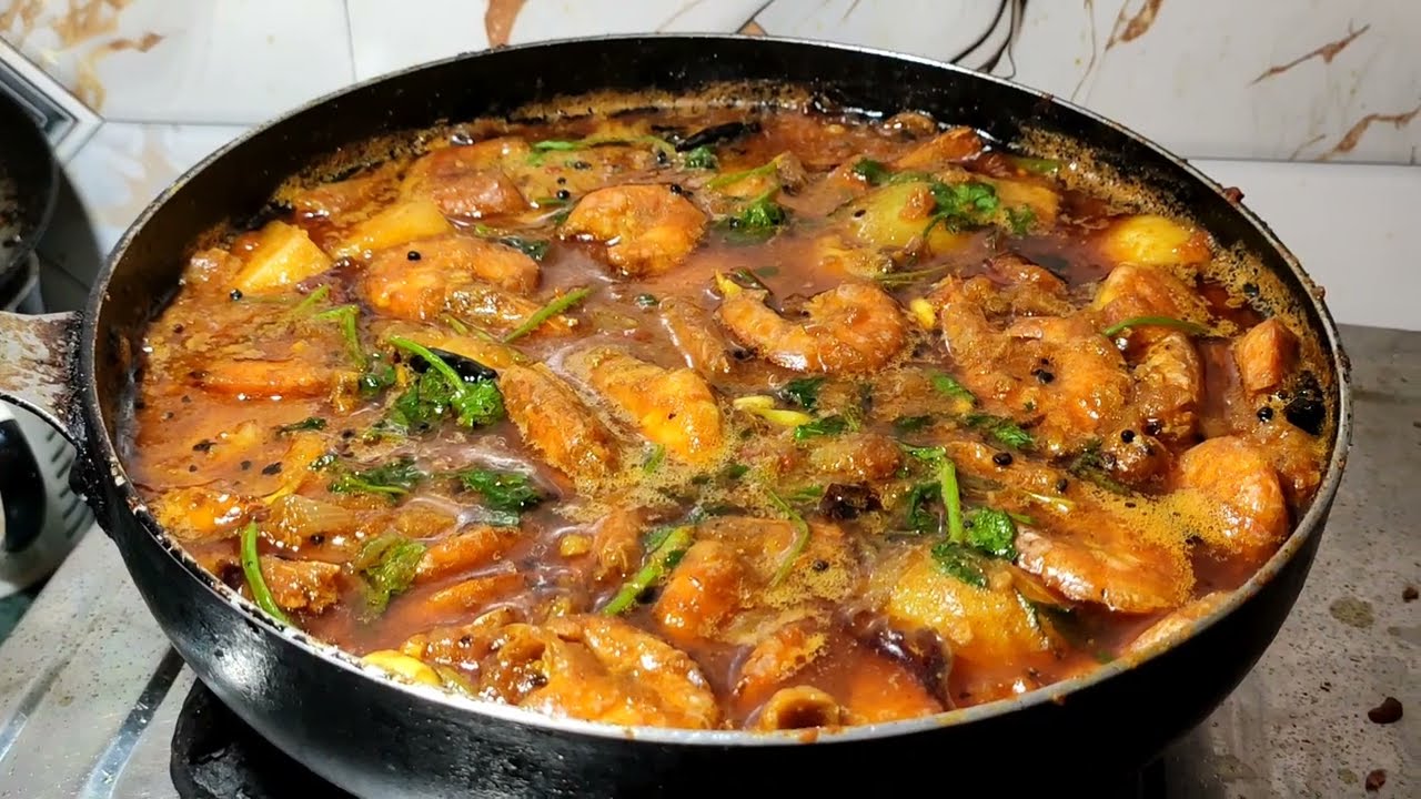 চিংড়ি মাছ ওলকপি বেশি পরিমাণে টমেটো আর গোটা গোটা আলুর এক রকম ঝোলা ঝোলা রান্না।  ভালো হয়।