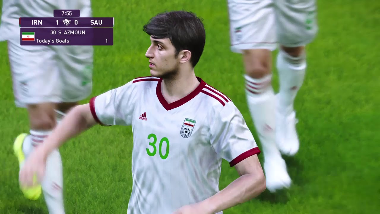 eFootball PES 2020. Goalkeeper pays for taking a Free kick.