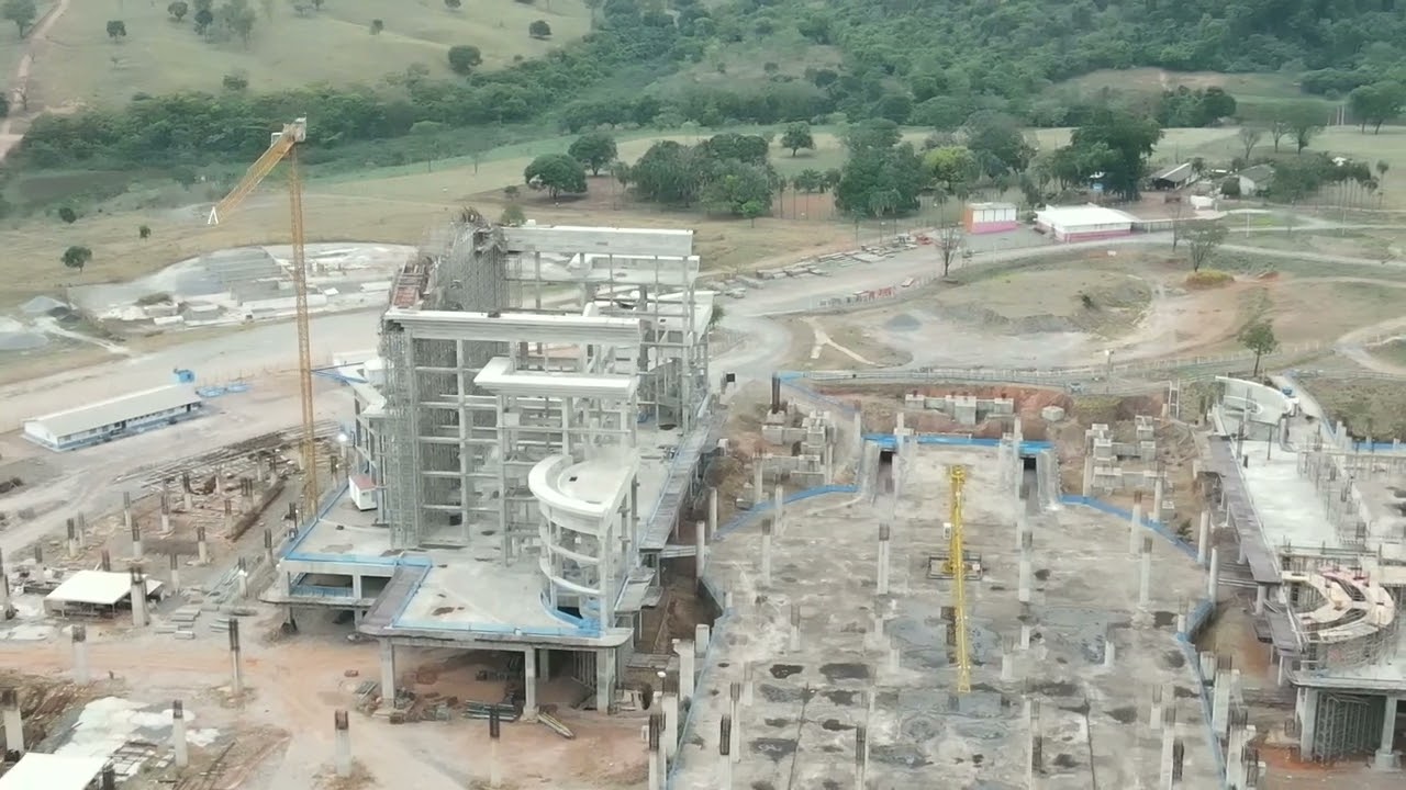 Obra Bas&iacute;lica nova Trindade GO