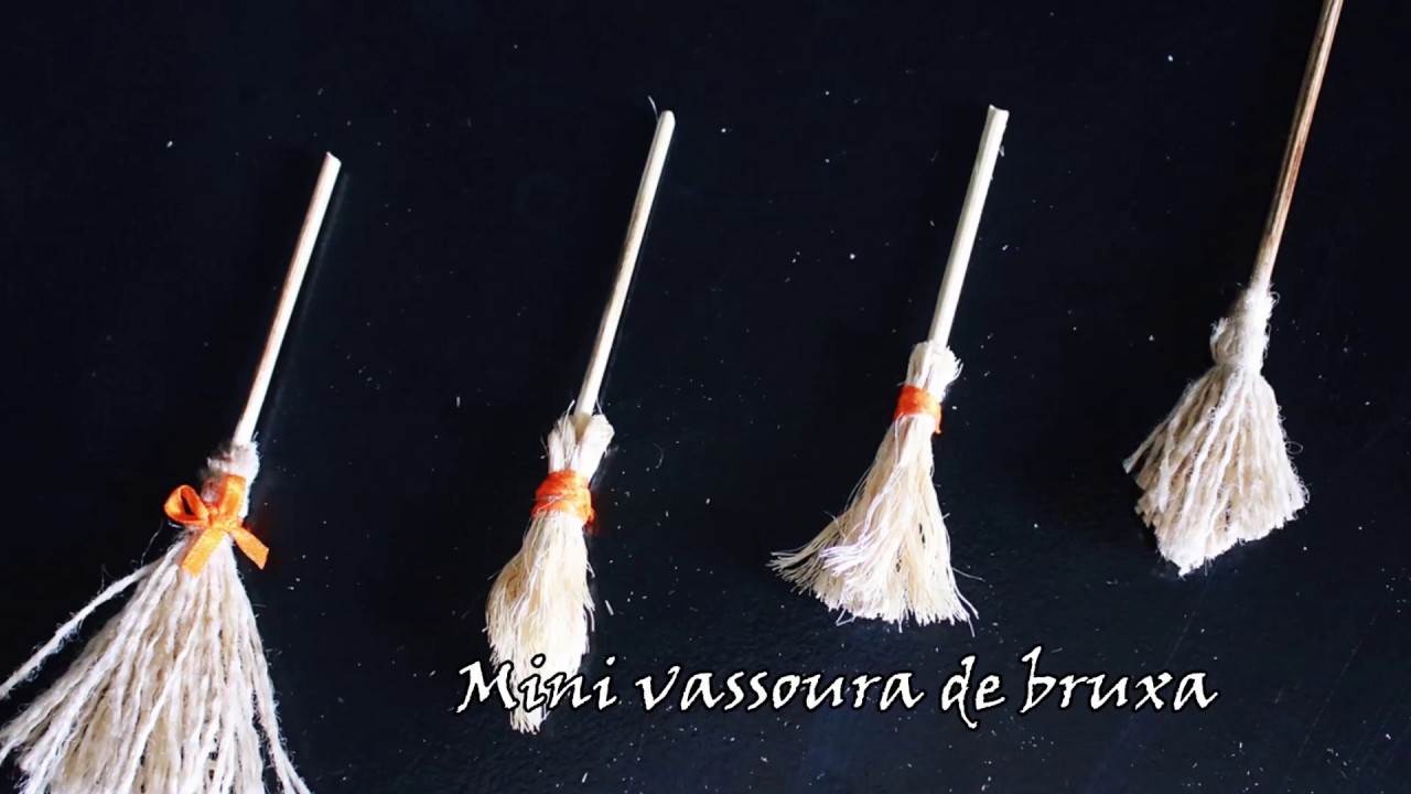 Decoração para Halloween - mini vassoura de bruxa