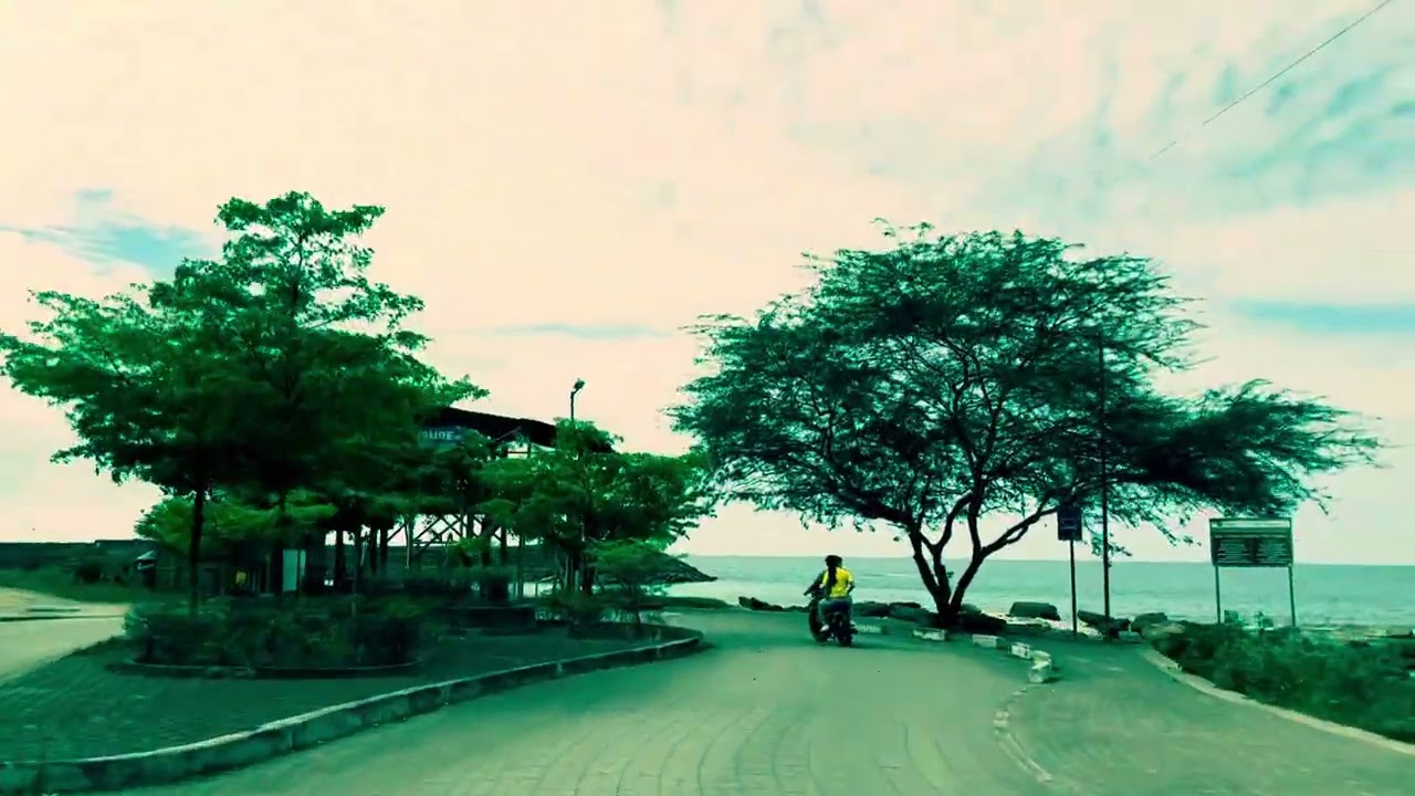 Sunny Scooter Ride from Montañita to Puerto López | Coastal Ecuador
