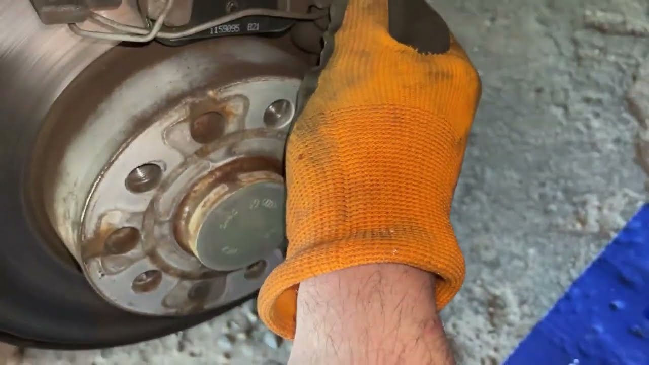 Cambio pastillas freno traseras Seat Léon 3 con freno eléctrico con vagcom