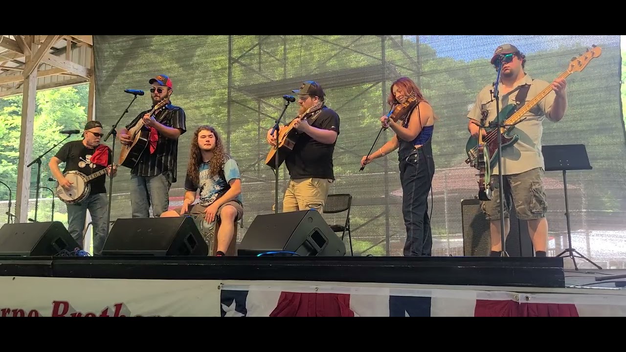 Hyden Kentucky  / The Creekers 