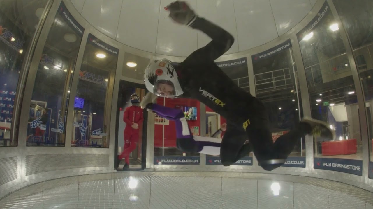Indoor skydiving -  Session #18 with @Tunnel Ninja! Knee fly, front layout + Stag