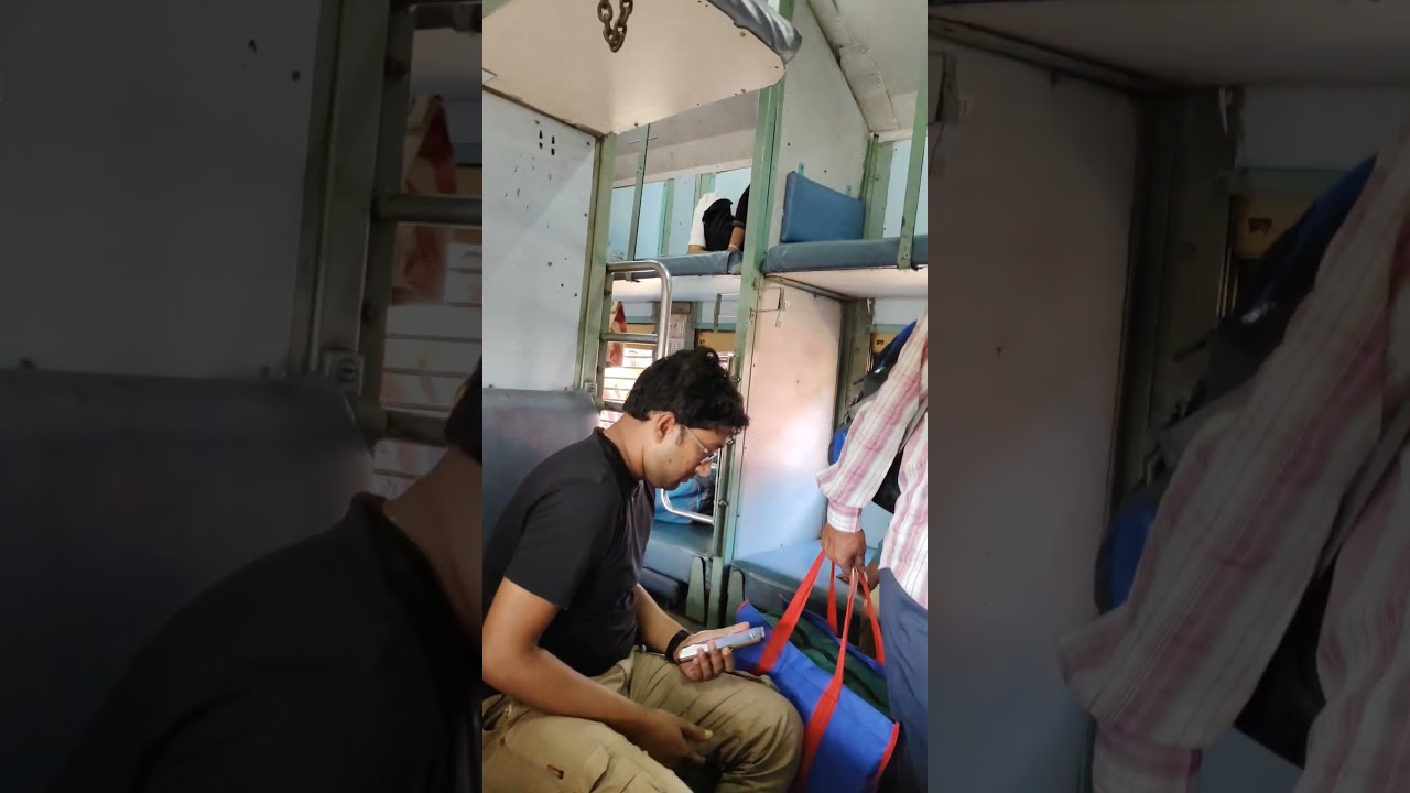 Zomato food delivery in train #biriyaniintrain #zomato #foodintrain #ytshorts