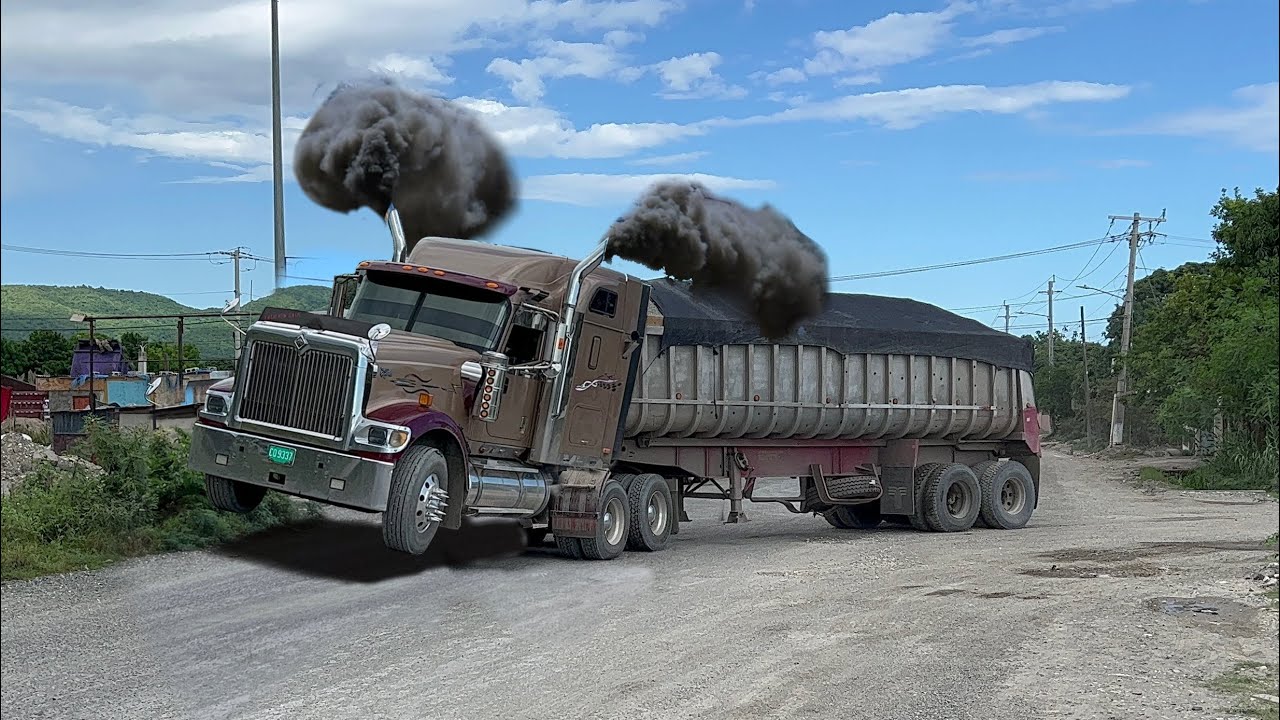 TRUCKS OFFLOADING 5000 TONS OF GRAVEL ONTO THE BARGE S3•E12 #kenworth #peterbilt #truck