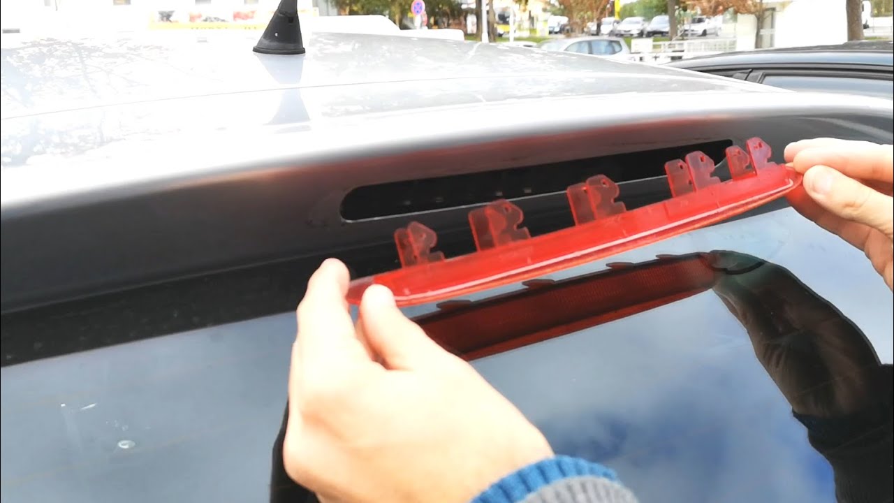 How to change the 3rd brake light on a Seat Leon FR MK2 (1P)