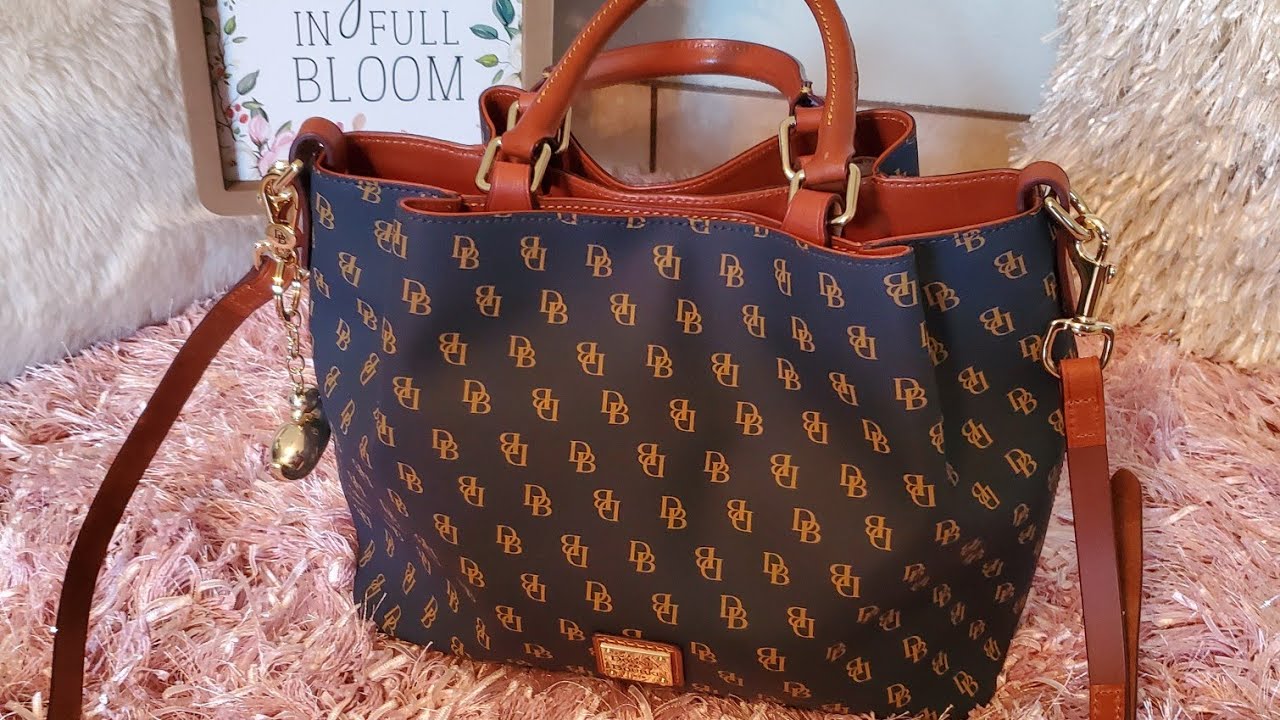 What’s In My Bag (Dooney & Bourke Gretta Brenna Bag
