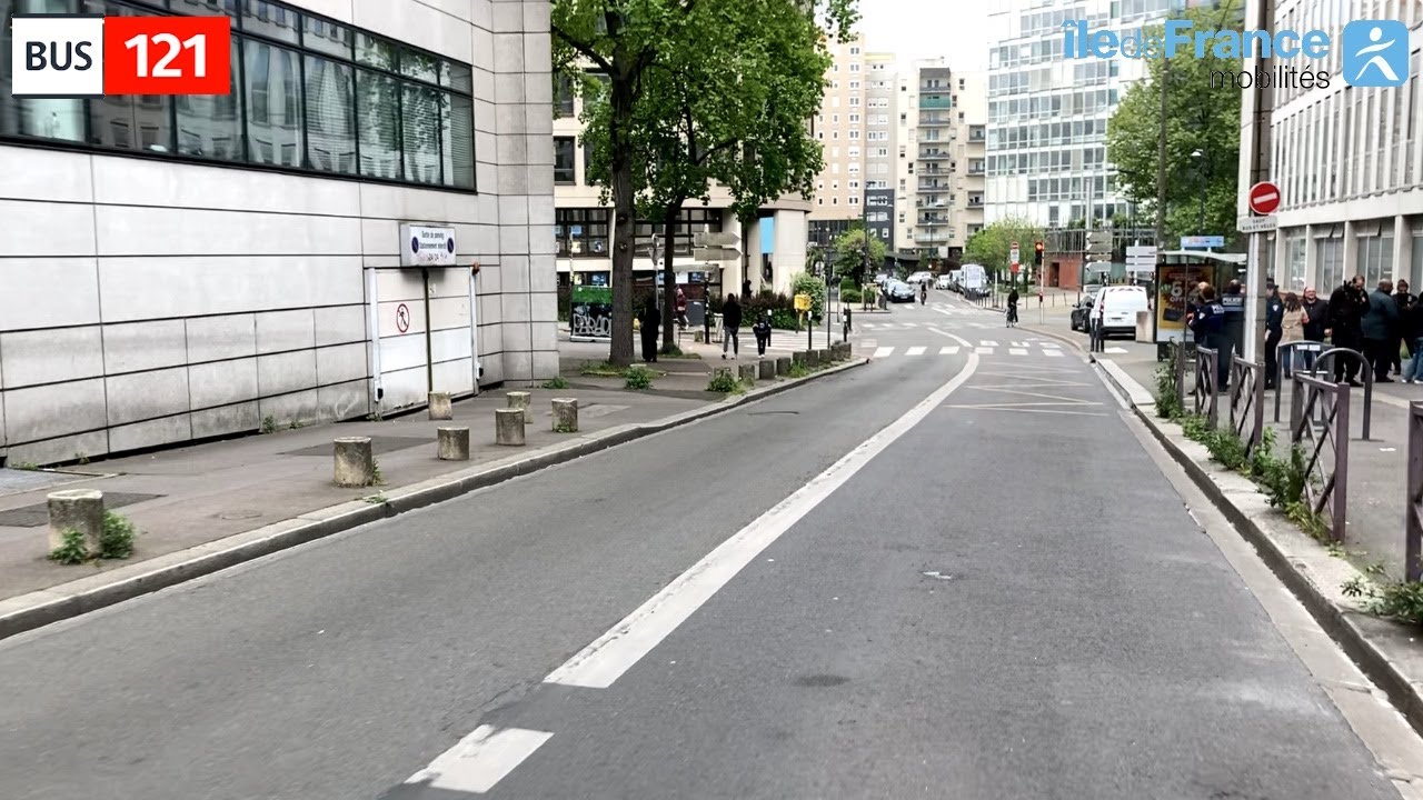 Conduire un Bus en Banlieue : Face aux Embouteillages et aux Problèmes