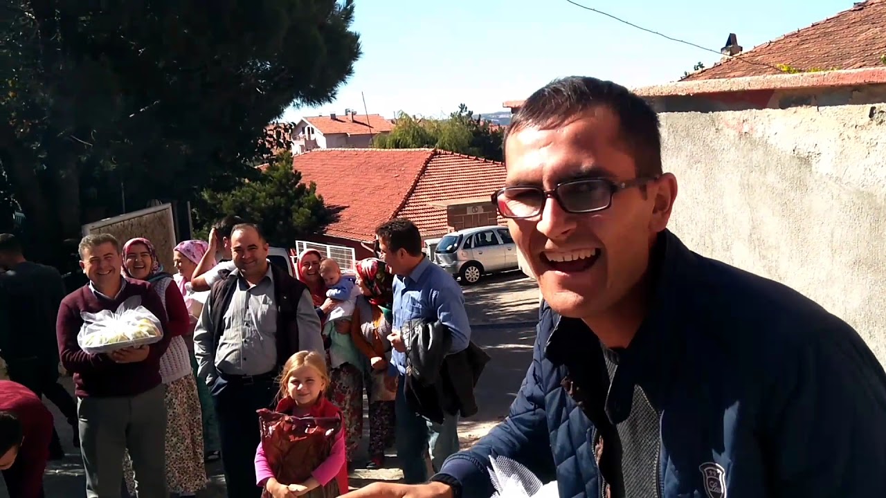 Manisa DEMİRCİ Mahmutlar köyünde nişan öncesi TEKELER köyünden ADEM kız evine SİNİ getiriyor
