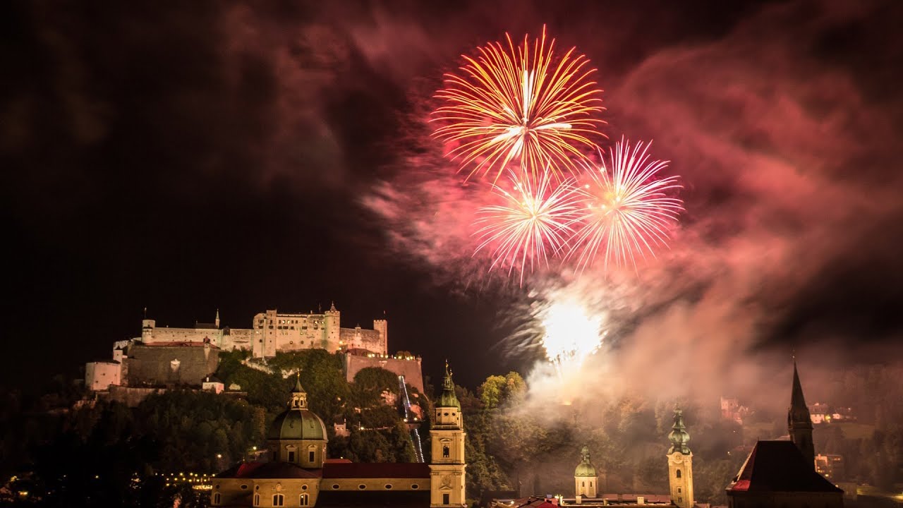 Silvesterfeuerwerk über der Festung Hohensalzburg