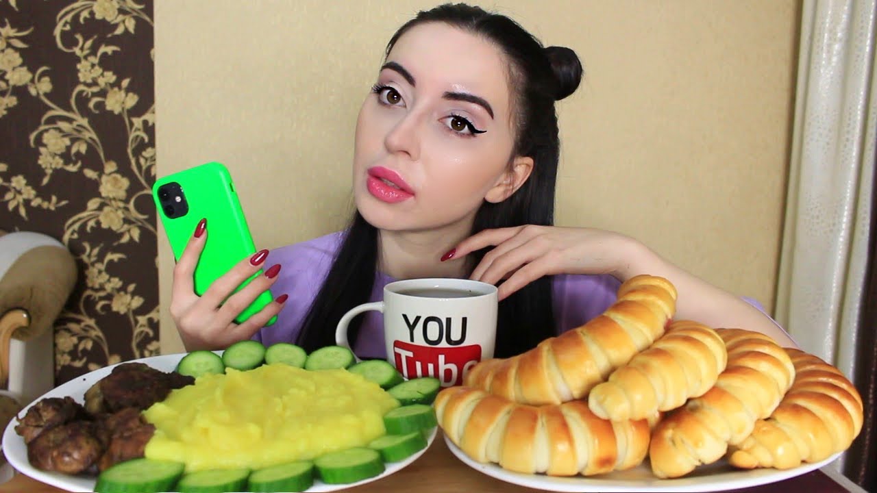 МУКБАНКОВ С ПОДПИСЧИЦАМИ БОЛЬШЕ НЕ БУДЕТ ! / Пюре с мясом / Mukbang Ayka Emilly